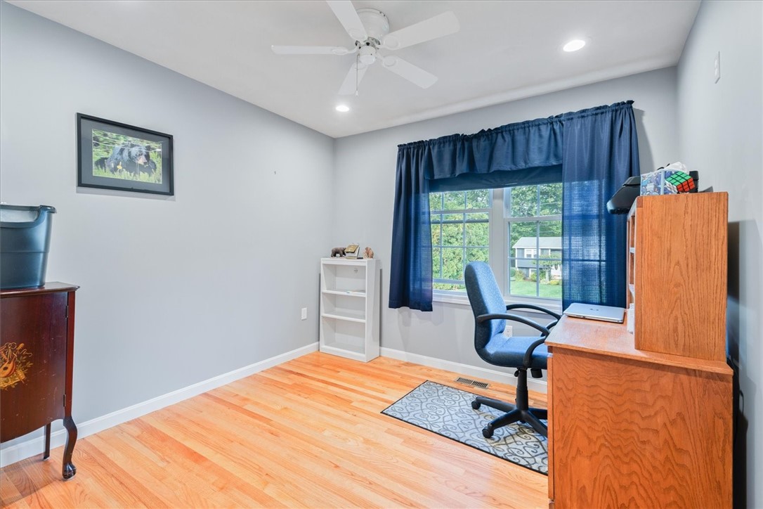 80 Tomahawk Trail Cranston, RI 02921 - Photo 24 of 44