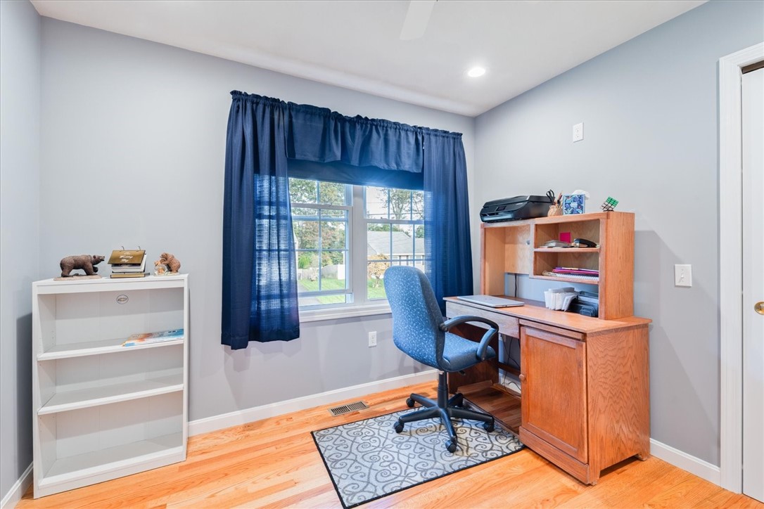 80 Tomahawk Trail Cranston, RI 02921 - Photo 25 of 44