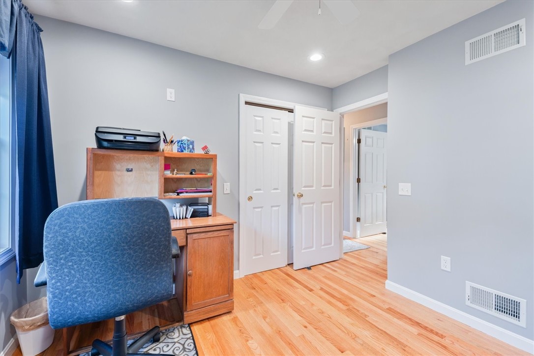 80 Tomahawk Trail Cranston, RI 02921 - Photo 26 of 44