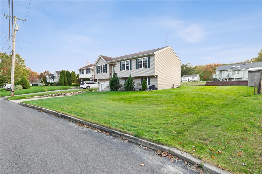 80 Tomahawk Trail Cranston, RI 02921 - Photo 3 of 44