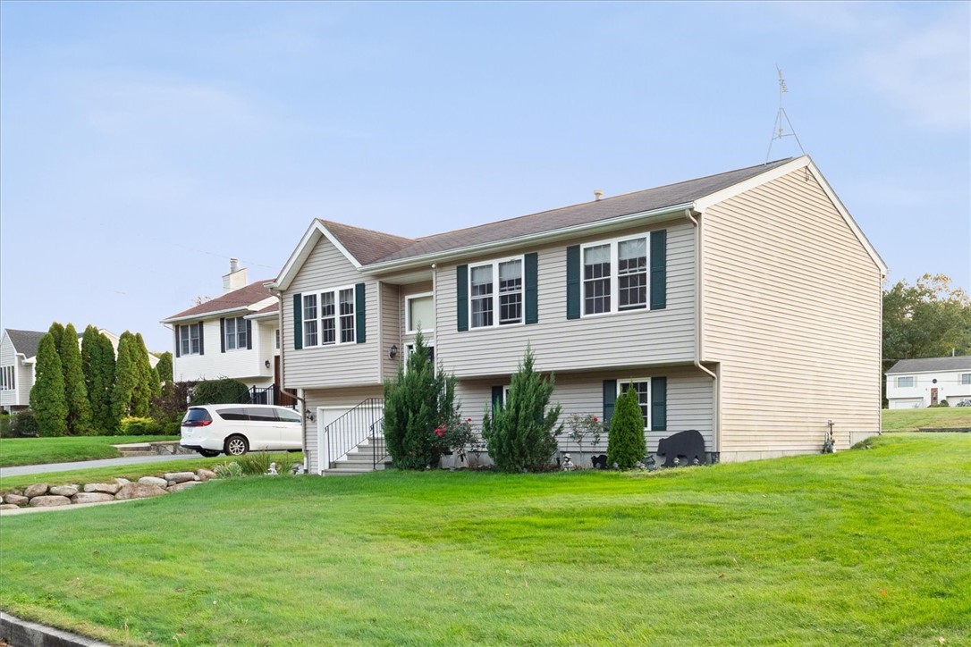 80 Tomahawk Trail Cranston, RI 02921 - Photo 4 of 44