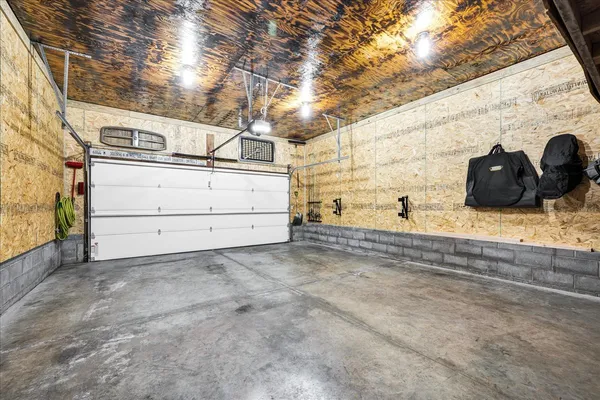 a view of a garage