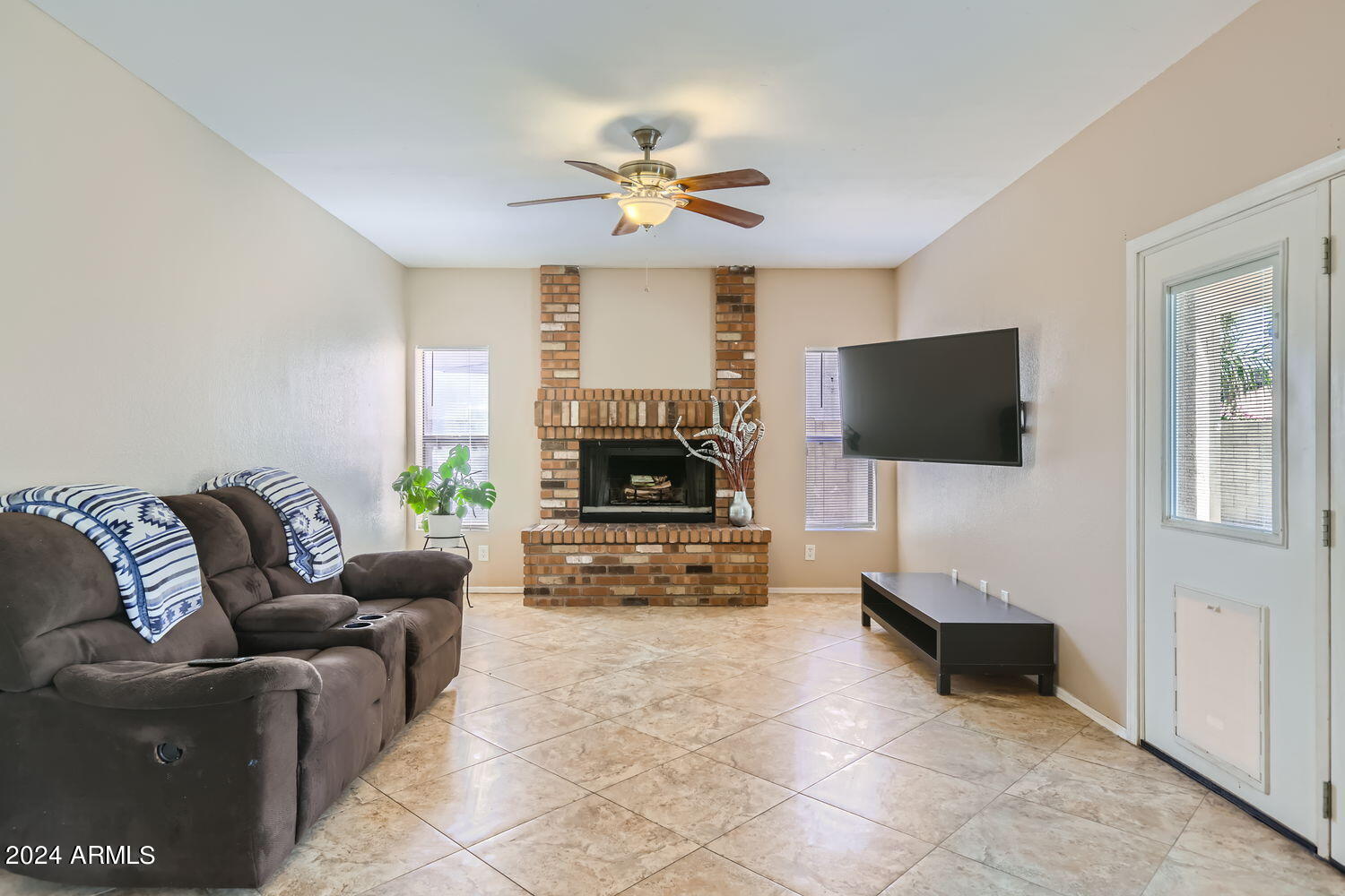 6208 West Grandview Road Glendale, AZ 85306 - Photo 15 of 31 6208 W GRANDVIEW RD - Web Quality - 014