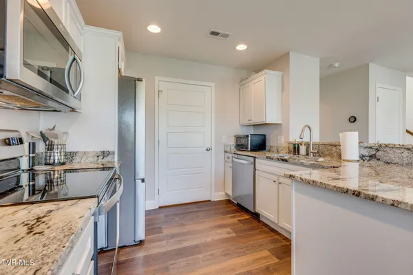 $374,900 | 1329 Lemongrass Drive, Jonesborough, TN 37659