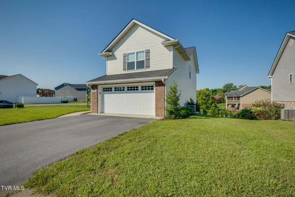 $374,900 | 1329 Lemongrass Drive, Jonesborough, TN 37659