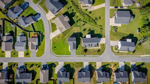 $374,900 | 1329 Lemongrass Drive, Jonesborough, TN 37659