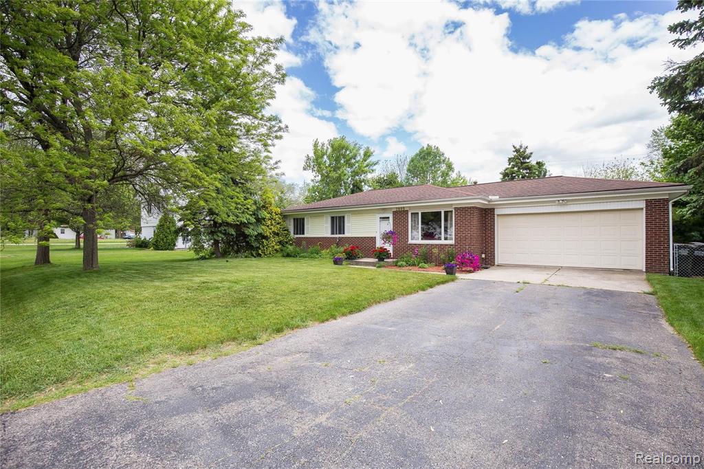 2695 Emmons Avenue Rochester Hills, MI 48307 - Photo 3 of 16