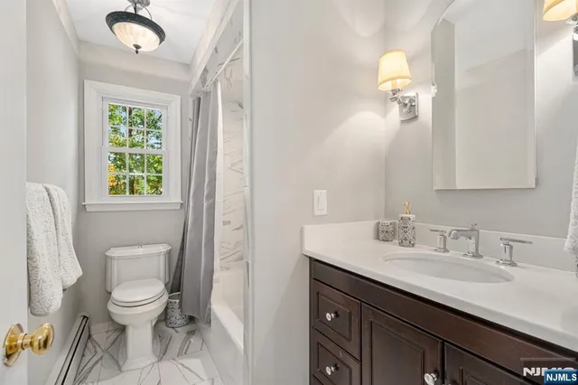 $899,000 | 757 Sunset Terrace, Franklin Lakes, NJ 07417