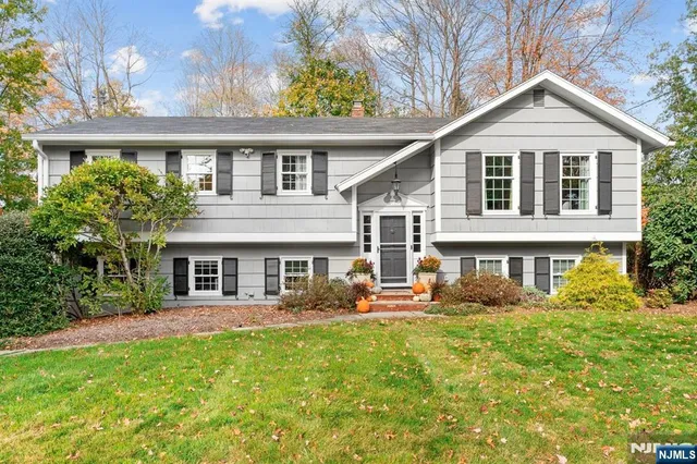 $899,000 | 757 Sunset Terrace, Franklin Lakes, NJ 07417