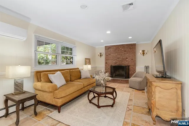 $899,000 | 757 Sunset Terrace, Franklin Lakes, NJ 07417