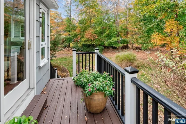 $899,000 | 757 Sunset Terrace, Franklin Lakes, NJ 07417