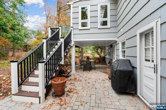 $899,000 | 757 Sunset Terrace, Franklin Lakes, NJ 07417