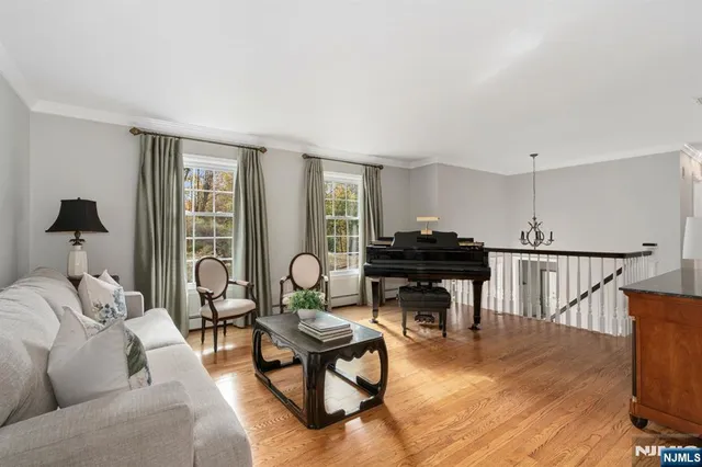 $899,000 | 757 Sunset Terrace, Franklin Lakes, NJ 07417