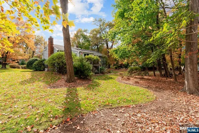 $899,000 | 757 Sunset Terrace, Franklin Lakes, NJ 07417