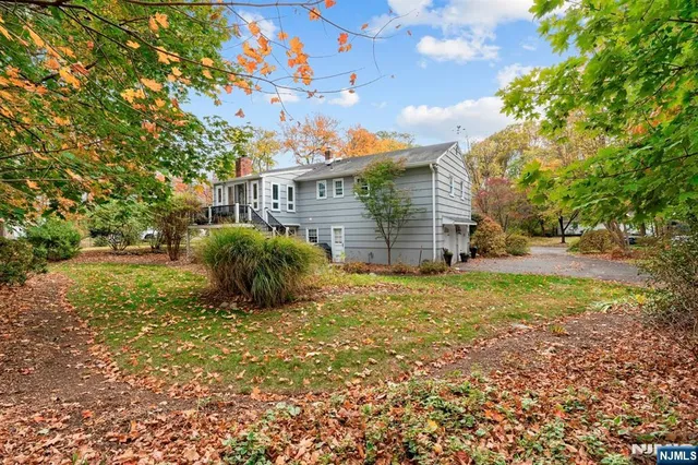 $899,000 | 757 Sunset Terrace, Franklin Lakes, NJ 07417