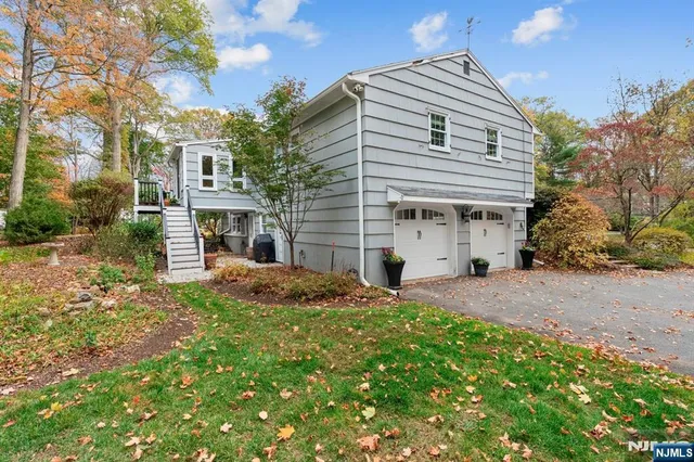 $899,000 | 757 Sunset Terrace, Franklin Lakes, NJ 07417