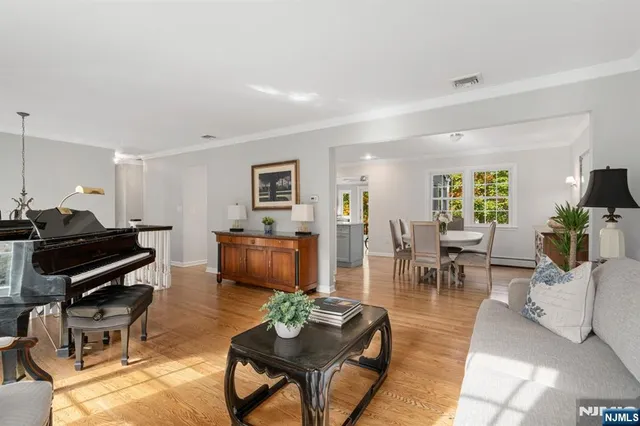 $899,000 | 757 Sunset Terrace, Franklin Lakes, NJ 07417