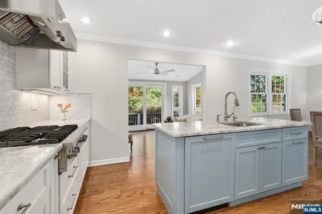 $899,000 | 757 Sunset Terrace, Franklin Lakes, NJ 07417