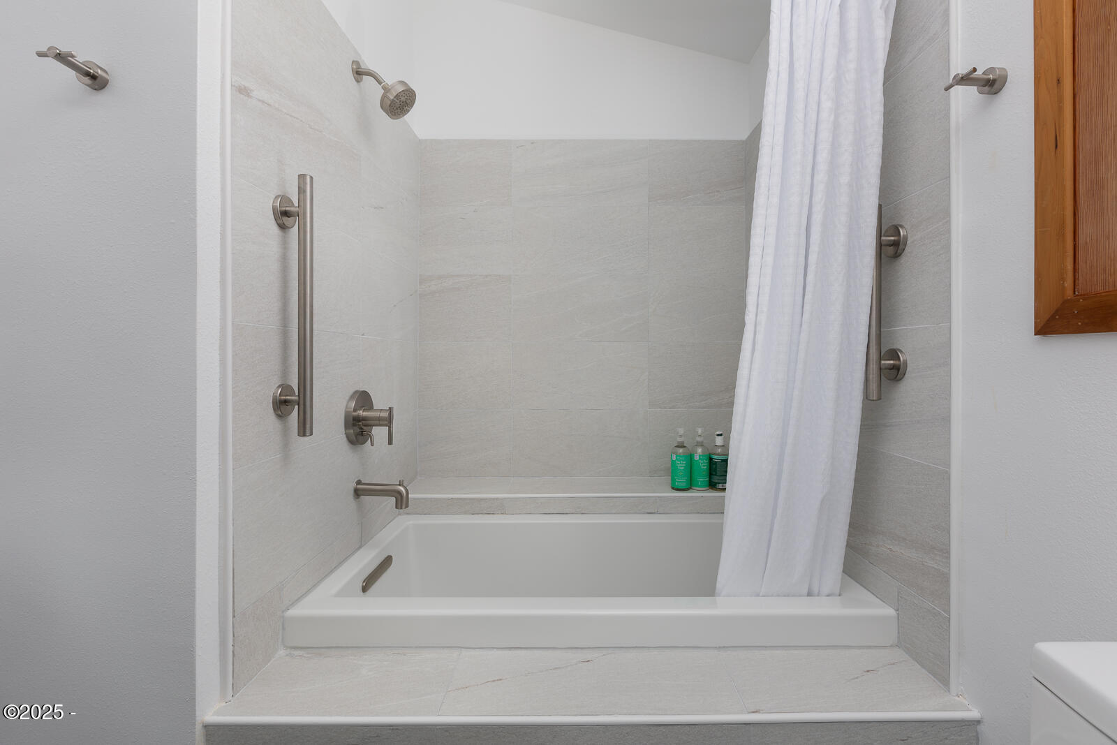 7700 Simmons Road Pacific City, OR 97135 - Photo 17 of 39 Soaking Tub/Tiled Shower