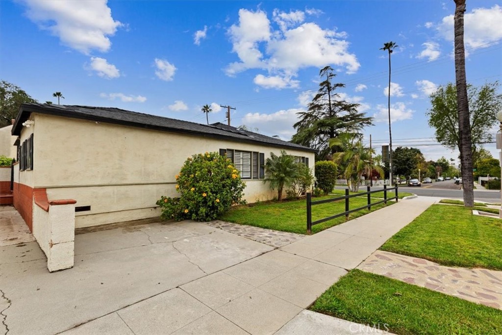 4910 Brockton Avenue Riverside, CA 92506 - Photo 5 of 35 Side of the Home
