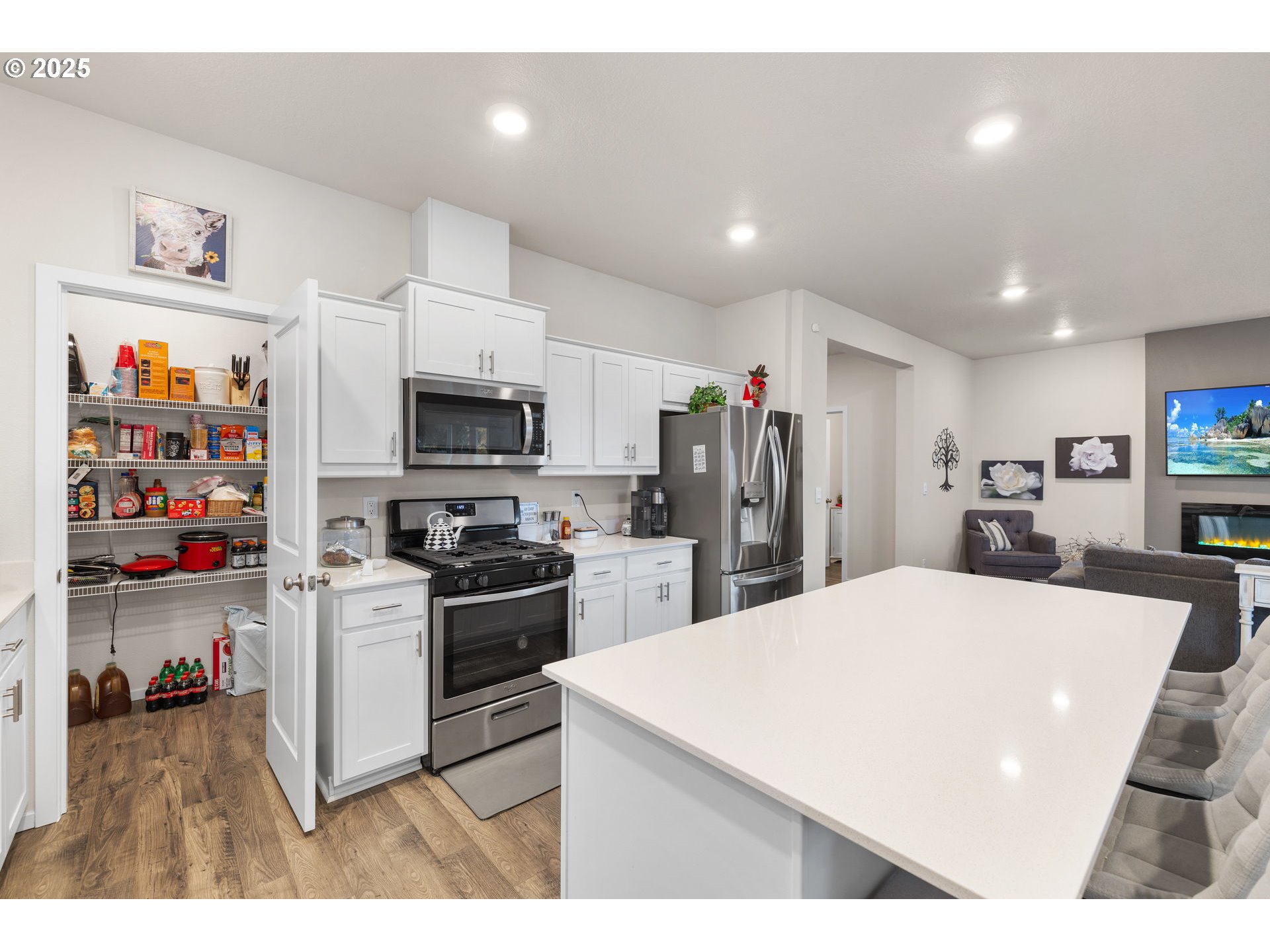 371 Himalaya Street Salem, OR 97301 - Photo 16 of 34 a kitchen with refrigerator and a sink