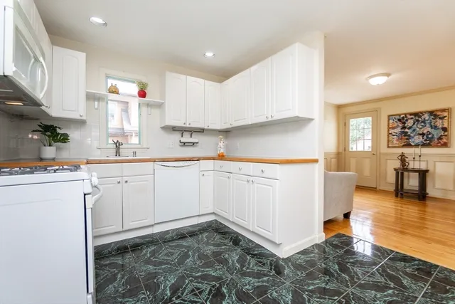 $629,900 | 6 Avon Court, Unit 2, Wakefield, MA 01880