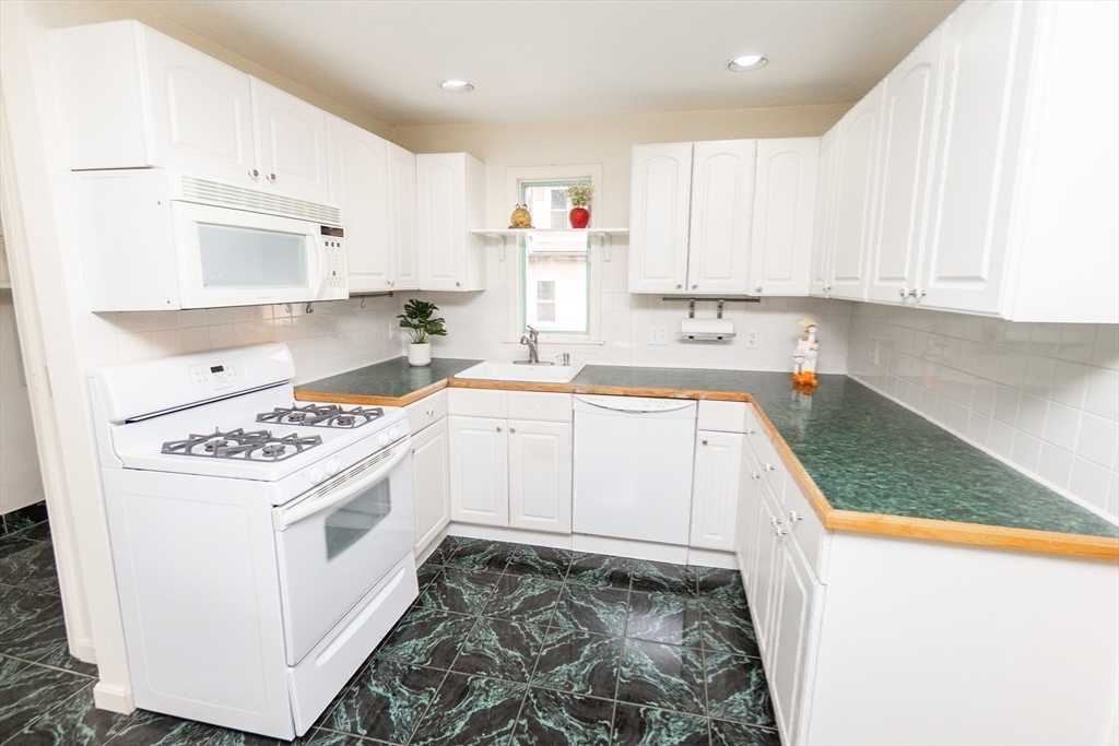 6 Avon Court, Unit 2 Wakefield, MA 01880 - Photo 13 of 35