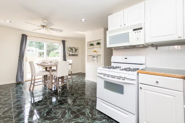 $629,900 | 6 Avon Court, Unit 2, Wakefield, MA 01880