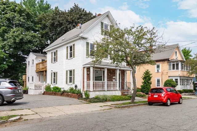 $629,900 | 6 Avon Court, Unit 2, Wakefield, MA 01880