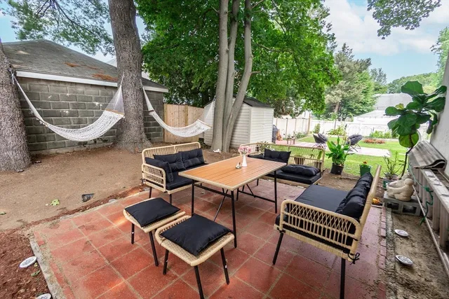 $629,900 | 6 Avon Court, Unit 2, Wakefield, MA 01880