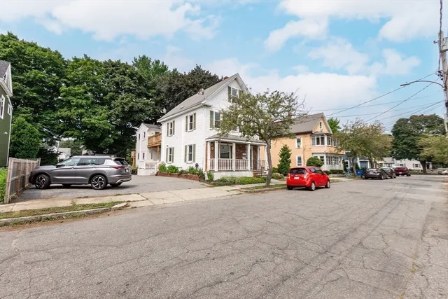 $629,900 | 6 Avon Court, Unit 2, Wakefield, MA 01880