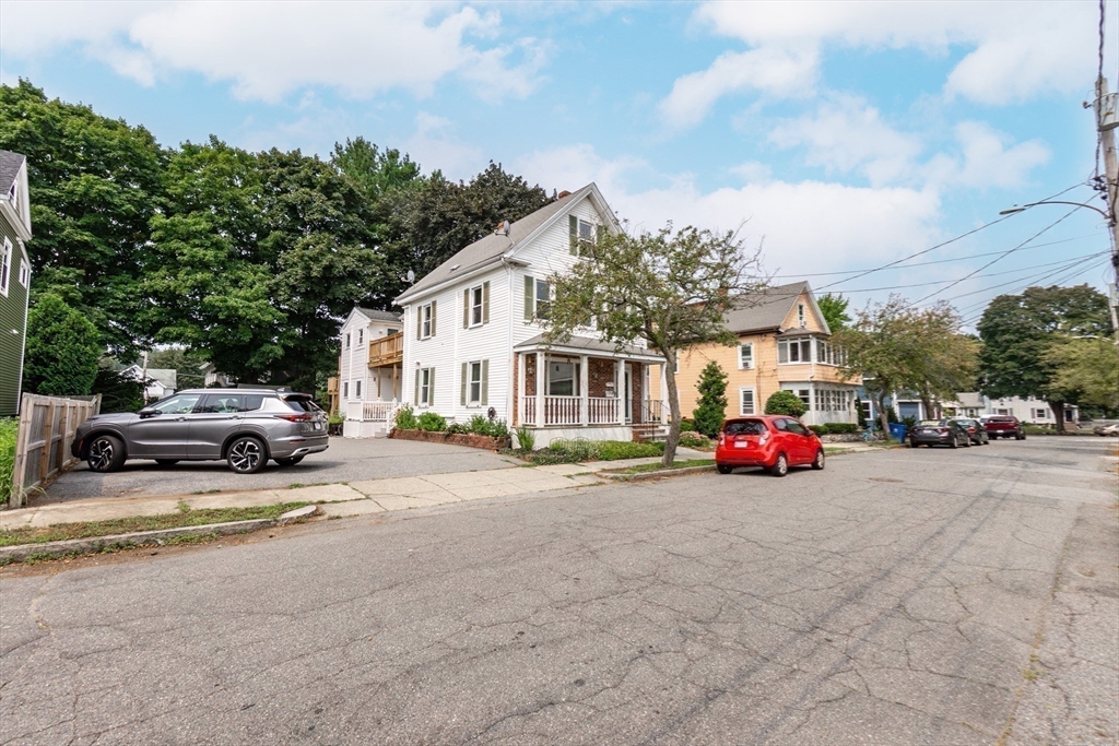 6 Avon Court, Unit 2 Wakefield, MA 01880 - Photo 7 of 35