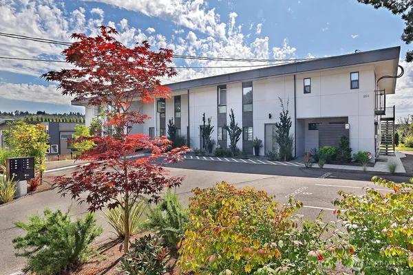 $3,200 | 223 5th Avenue, Unit 1, Kirkland, WA 98033