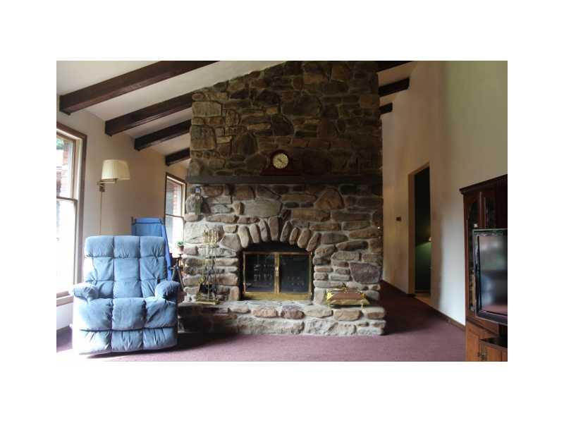 320 Country View Drive Irwin, PA 15642 - Photo 15 of 15 Den.