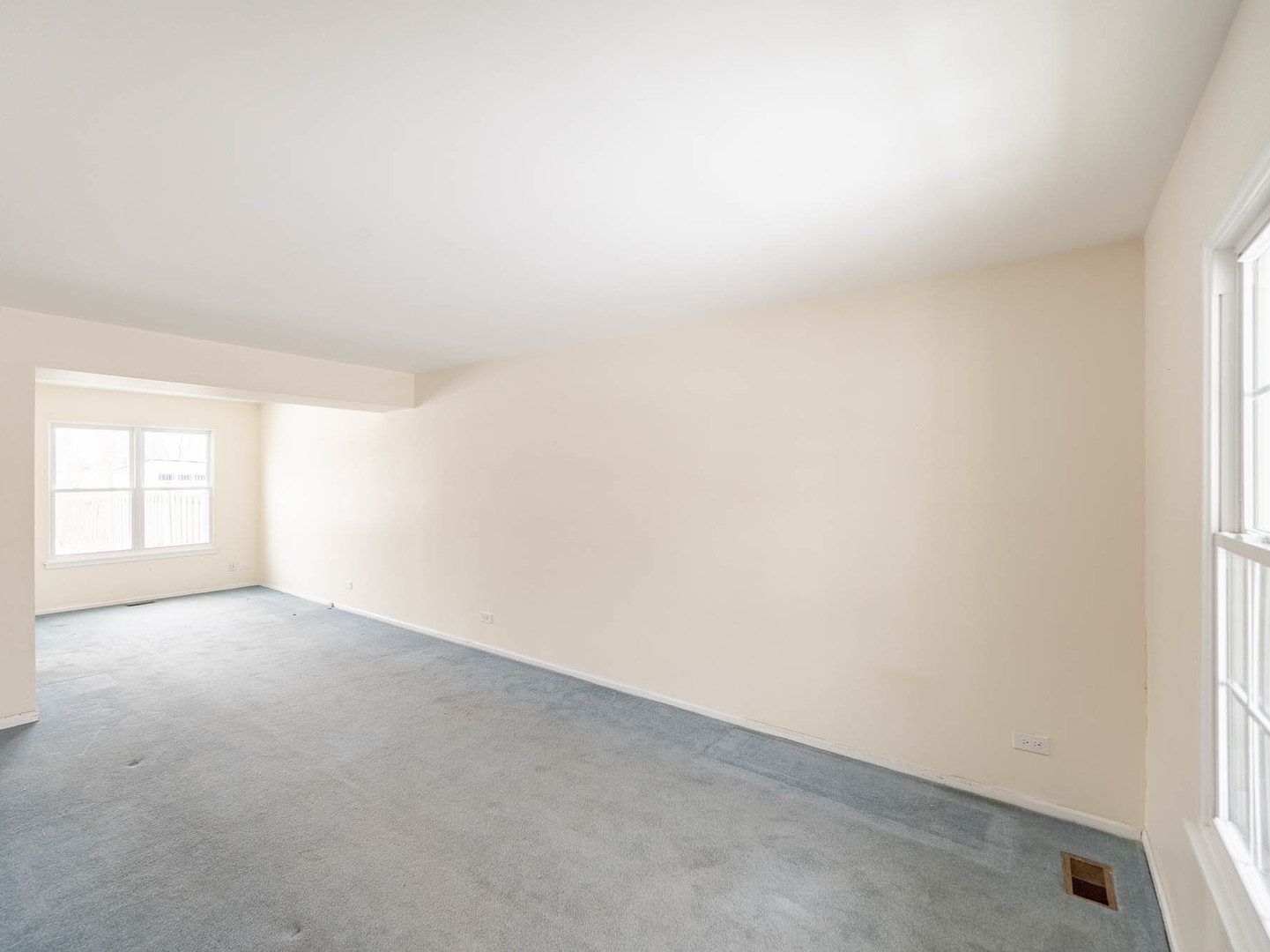 808 Trinity Court Carol Stream, IL 60188 - Photo 2 of 12 a view of empty room