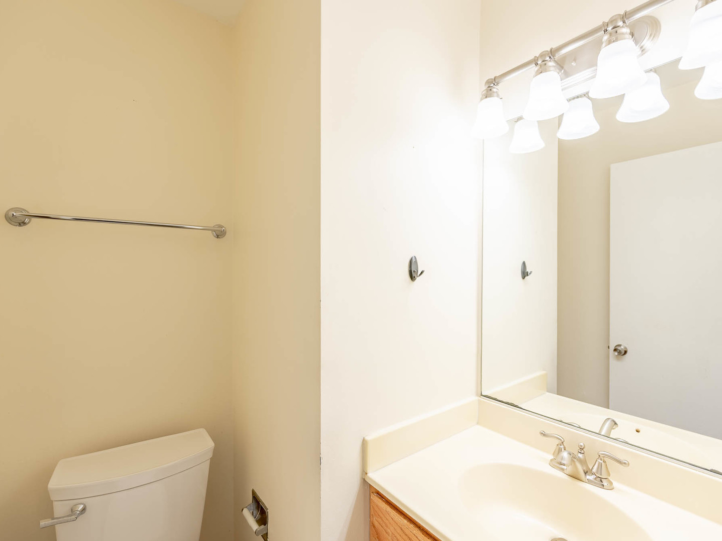 808 Trinity Court Carol Stream, IL 60188 - Photo 7 of 12 a bathroom with a sink a toilet and shower