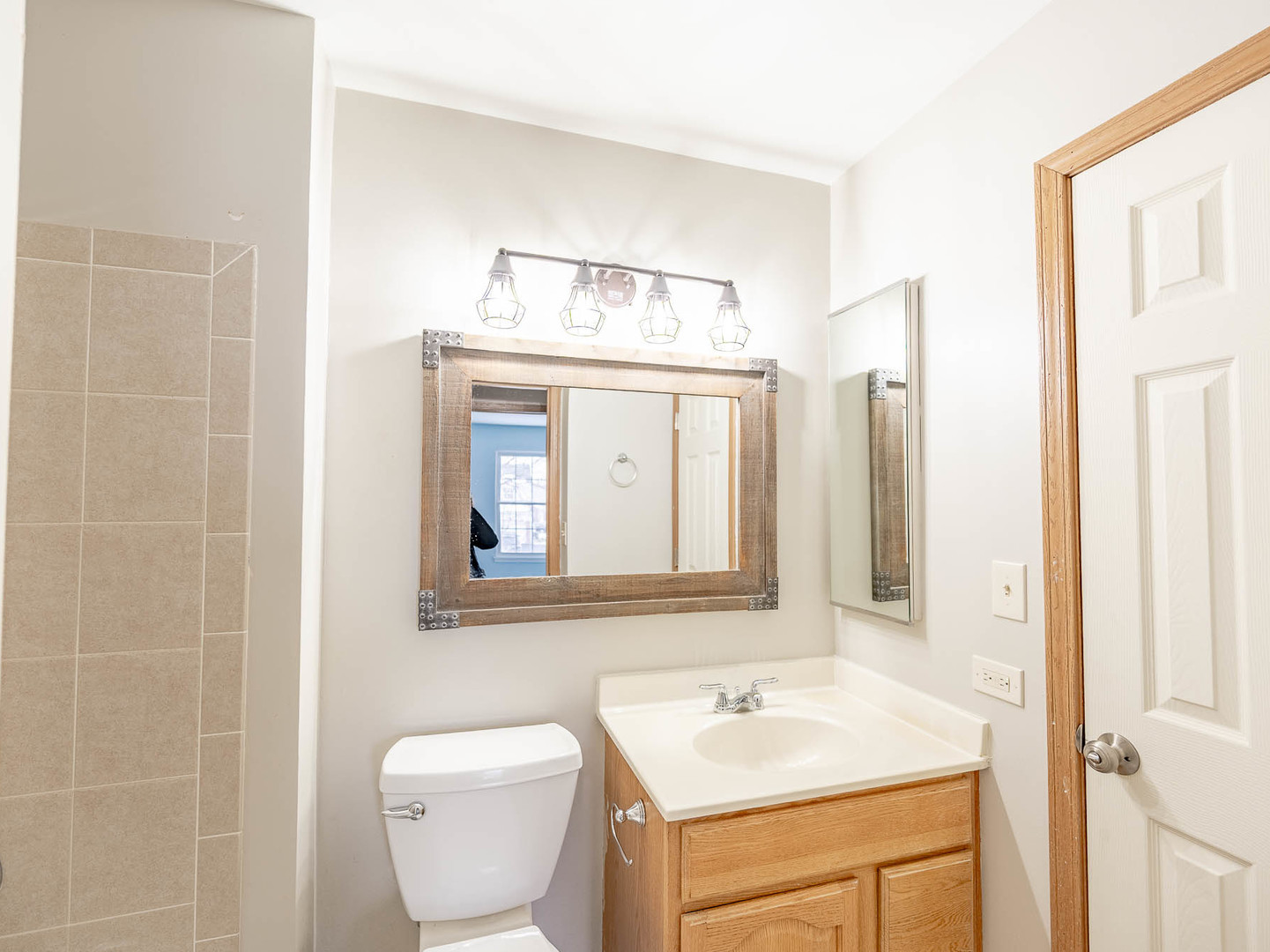 808 Trinity Court Carol Stream, IL 60188 - Photo 10 of 12 a bathroom with a toilet sink and mirror
