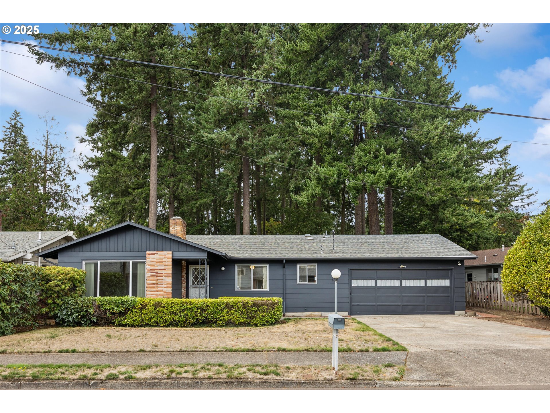 121 Southeast 166th Avenue Portland, OR 97233 - Photo 2 of 27 a front view of a house with a garden