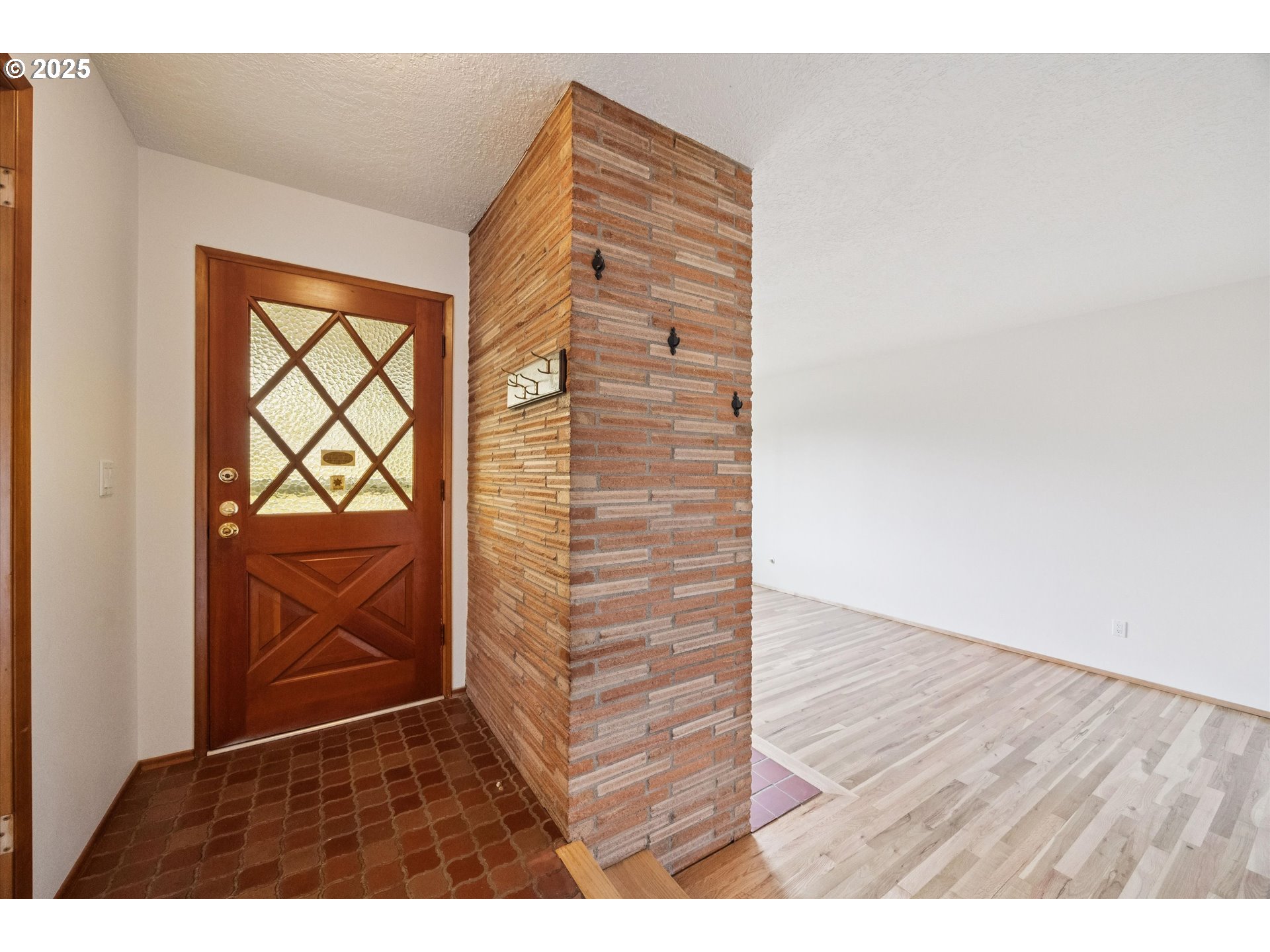 121 Southeast 166th Avenue Portland, OR 97233 - Photo 4 of 27 a view of an entryway