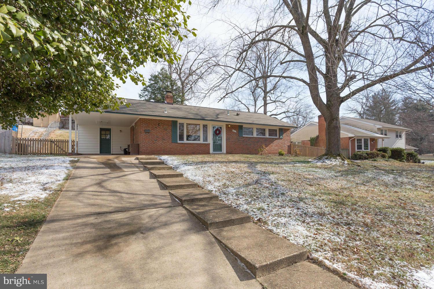 5322 Moultrie Road Springfield, VA 22151 - Photo 2 of 30 Exterior (Front)