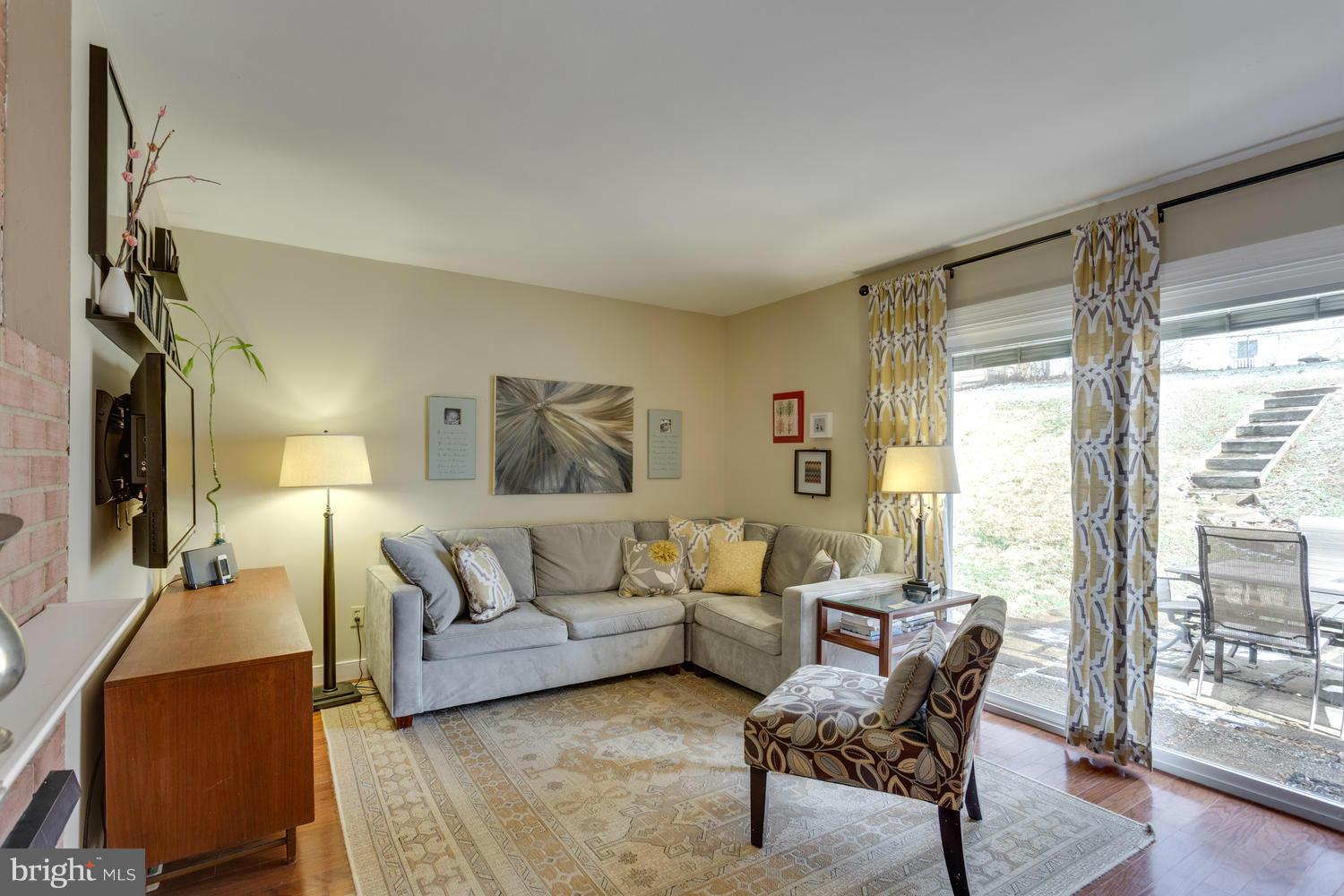 5322 Moultrie Road Springfield, VA 22151 - Photo 12 of 30 Living Room