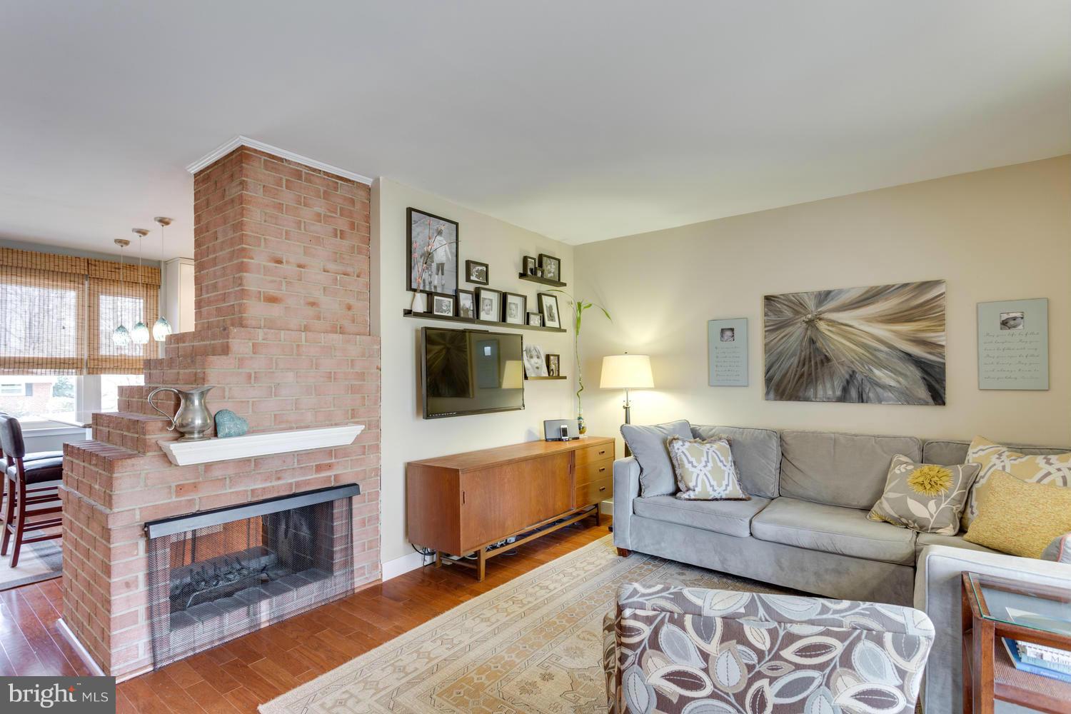 5322 Moultrie Road Springfield, VA 22151 - Photo 13 of 30 Living Room