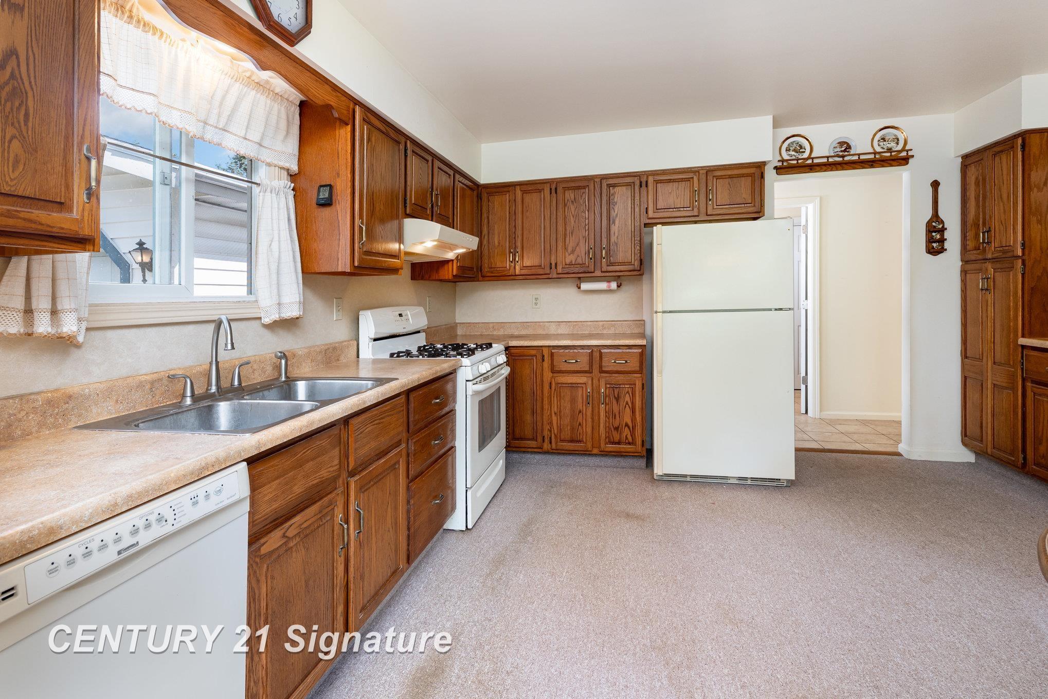 2705 Weigl Road Saginaw, MI 48609 - Photo 8 of 18 50187756-10580b12-b738-4db8-8ab5-09716d840b12.JPG