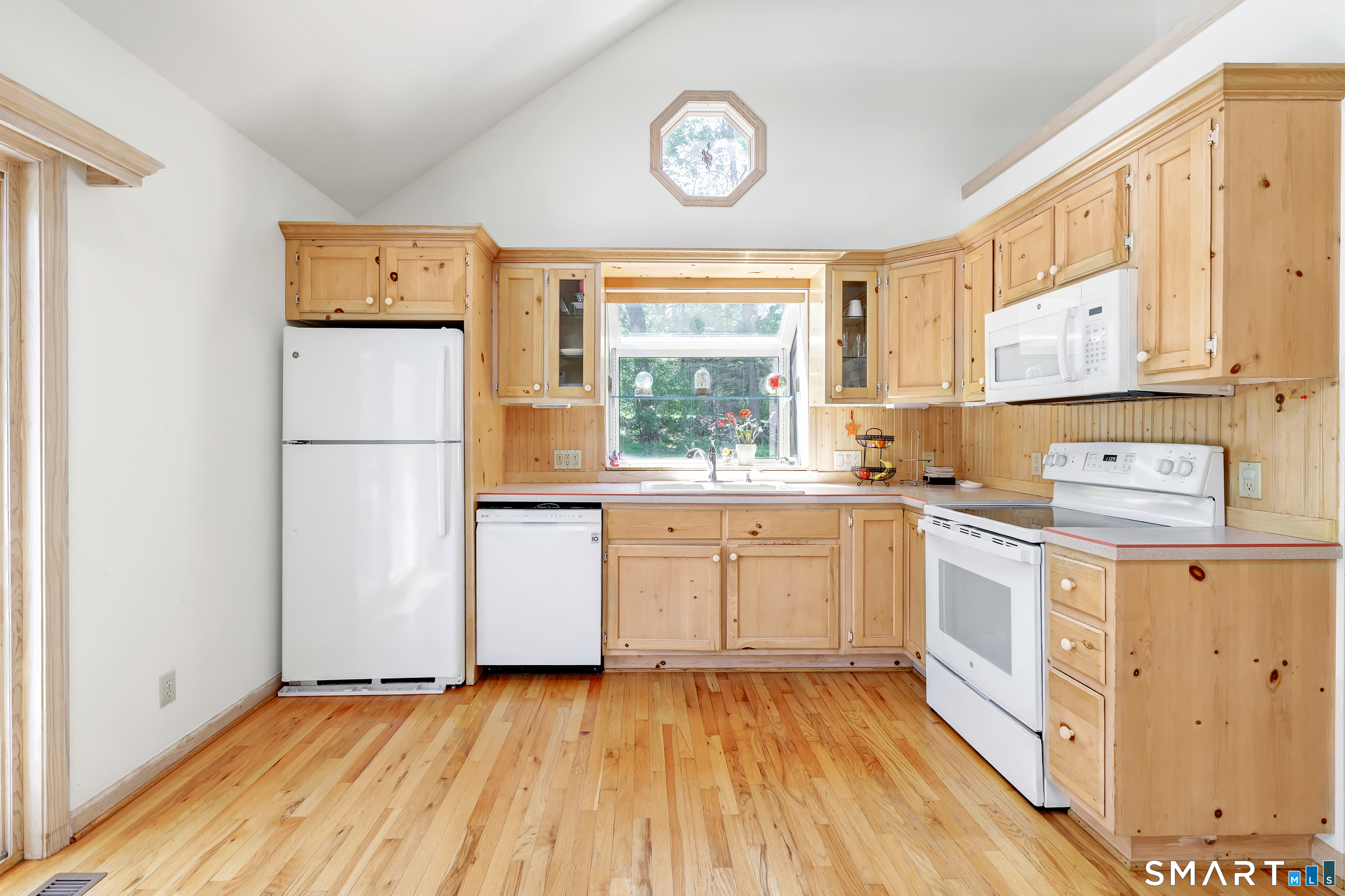 121 Picketts Ridge Road Redding, CT 06896 - Photo 31 of 40