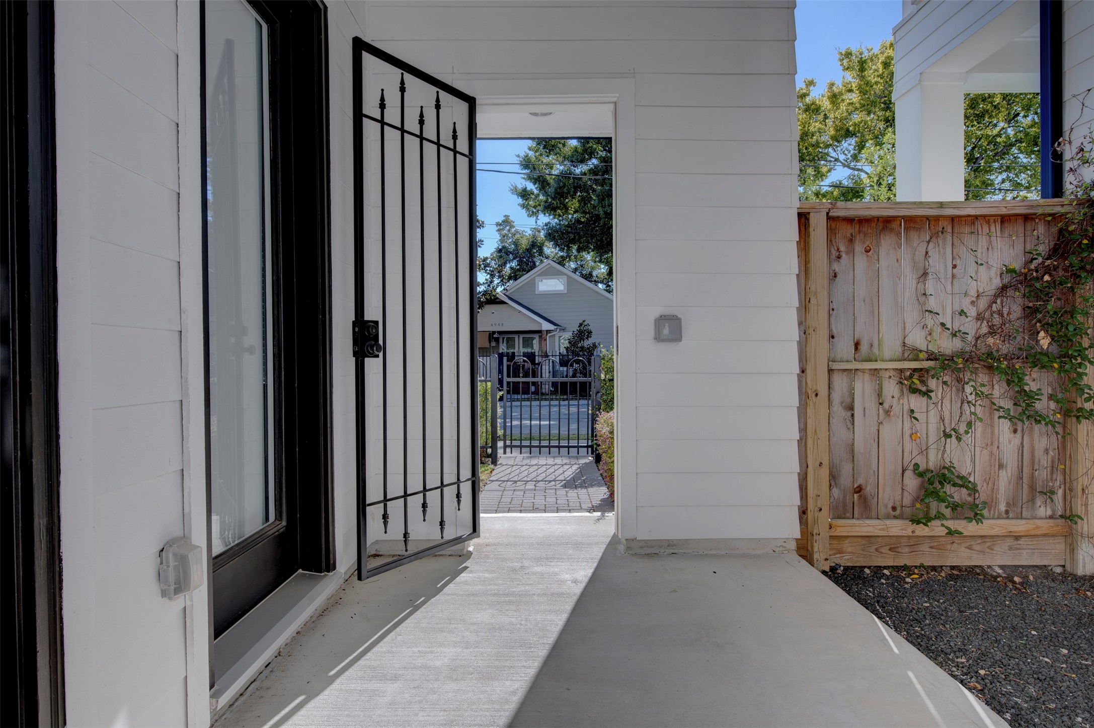 4947 Rusk Street Houston, TX 77023 - Photo 27 of 40 Front entry