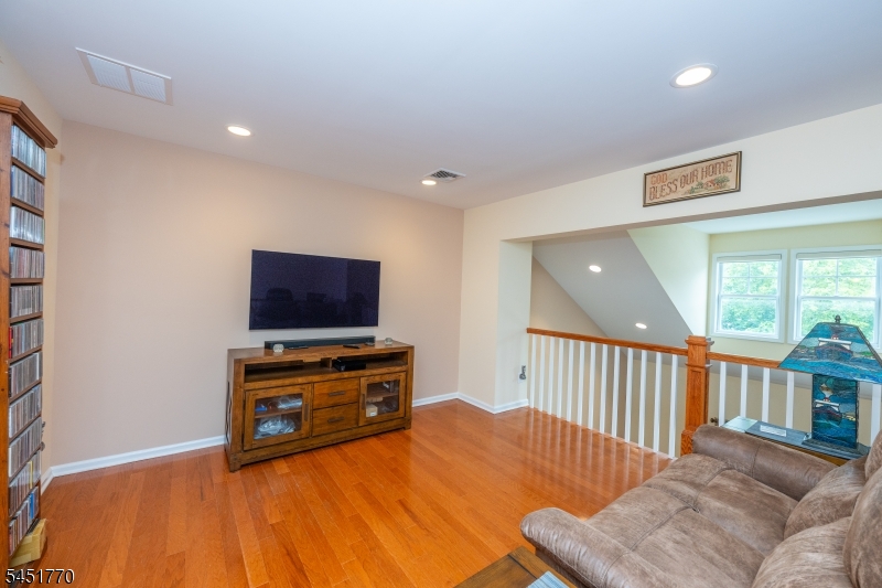814 River Place Butler, NJ 07405 - Photo 13 of 31 Gallery Image 13
