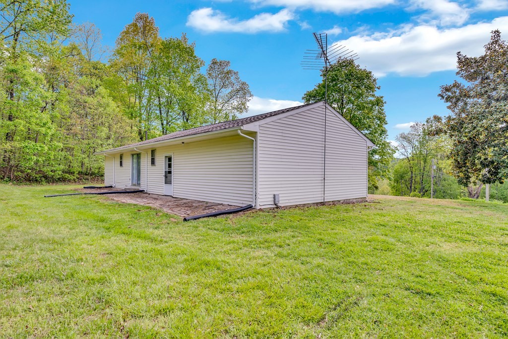 8150 Round Cove Road Sparta, TN 38583 - Photo 34 of 45 Gallery Image 34