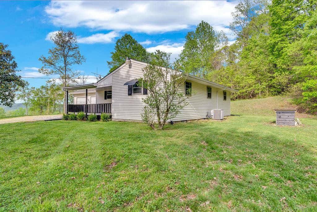 8150 Round Cove Road Sparta, TN 38583 - Photo 4 of 45 Gallery Image 4