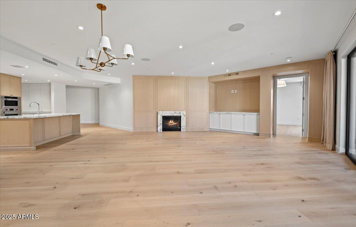 7181 East Camelback Road, Unit 301 Scottsdale, AZ 85251 - Photo 4 of 22 a view of a livingroom with a kitchen