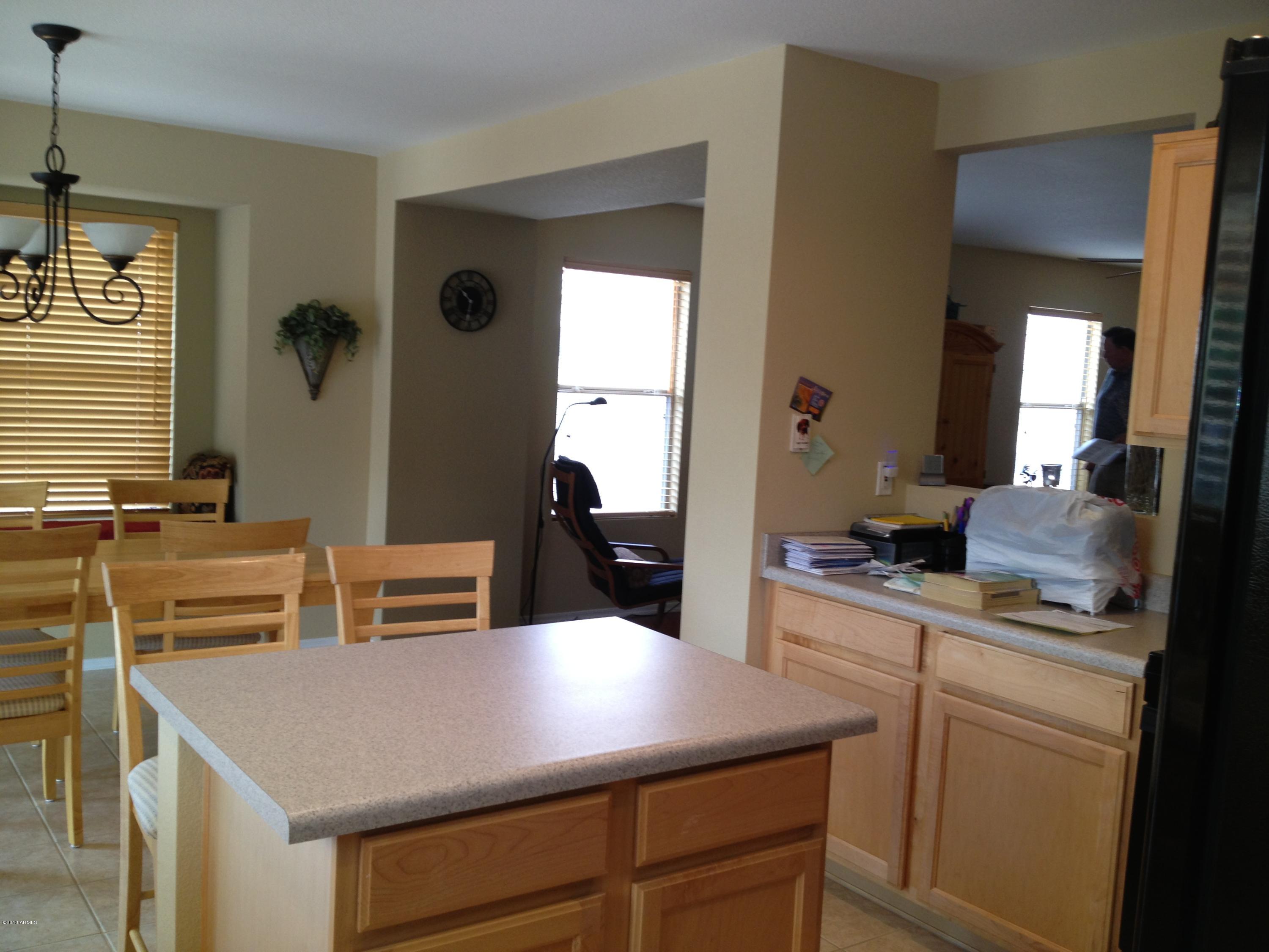 1013 East Pedro Road Phoenix, AZ 85042 - Photo 7 of 30 Island and Eating Area